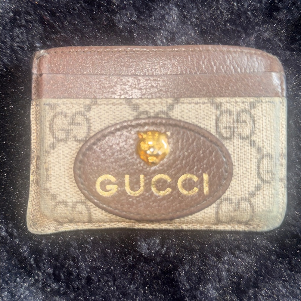 Gucci wallet (used).